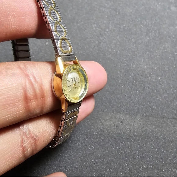 Vintage Ladies Cocktail Watch Gold Tone Mechanical Wind Up Working 2 Tone Band - Picture 5 of 10